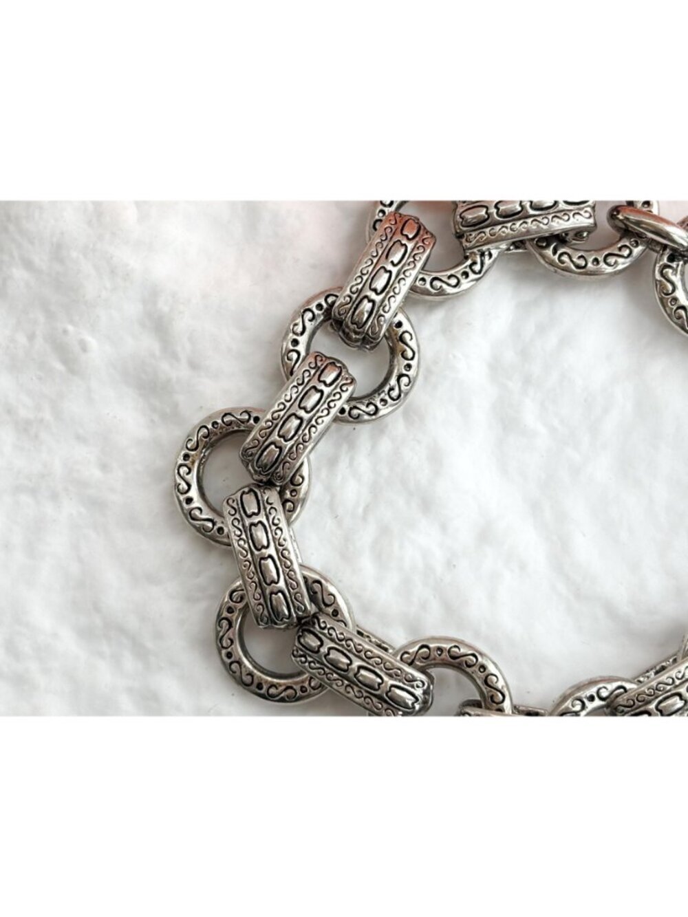 Chainlink Abstract Carved Hinged Magnet Vintage Silver Toned Bracelet - Picture 11 of 16